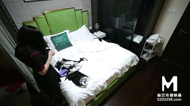 【国产】麻豆传媒作品MMZ-015-制服癖老板的调教免费观看